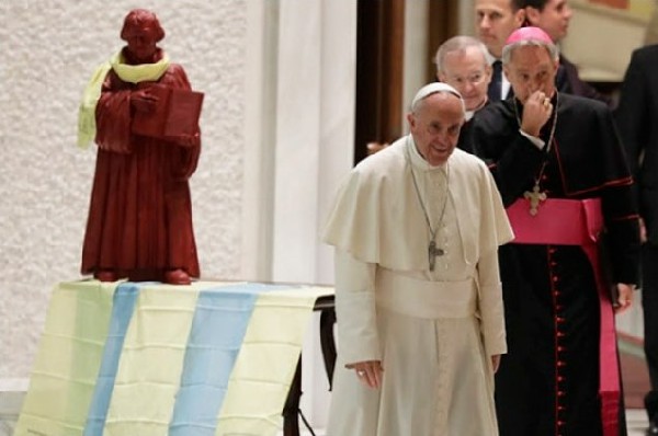 Devemos seguir e obedecer sempre ao Papa?