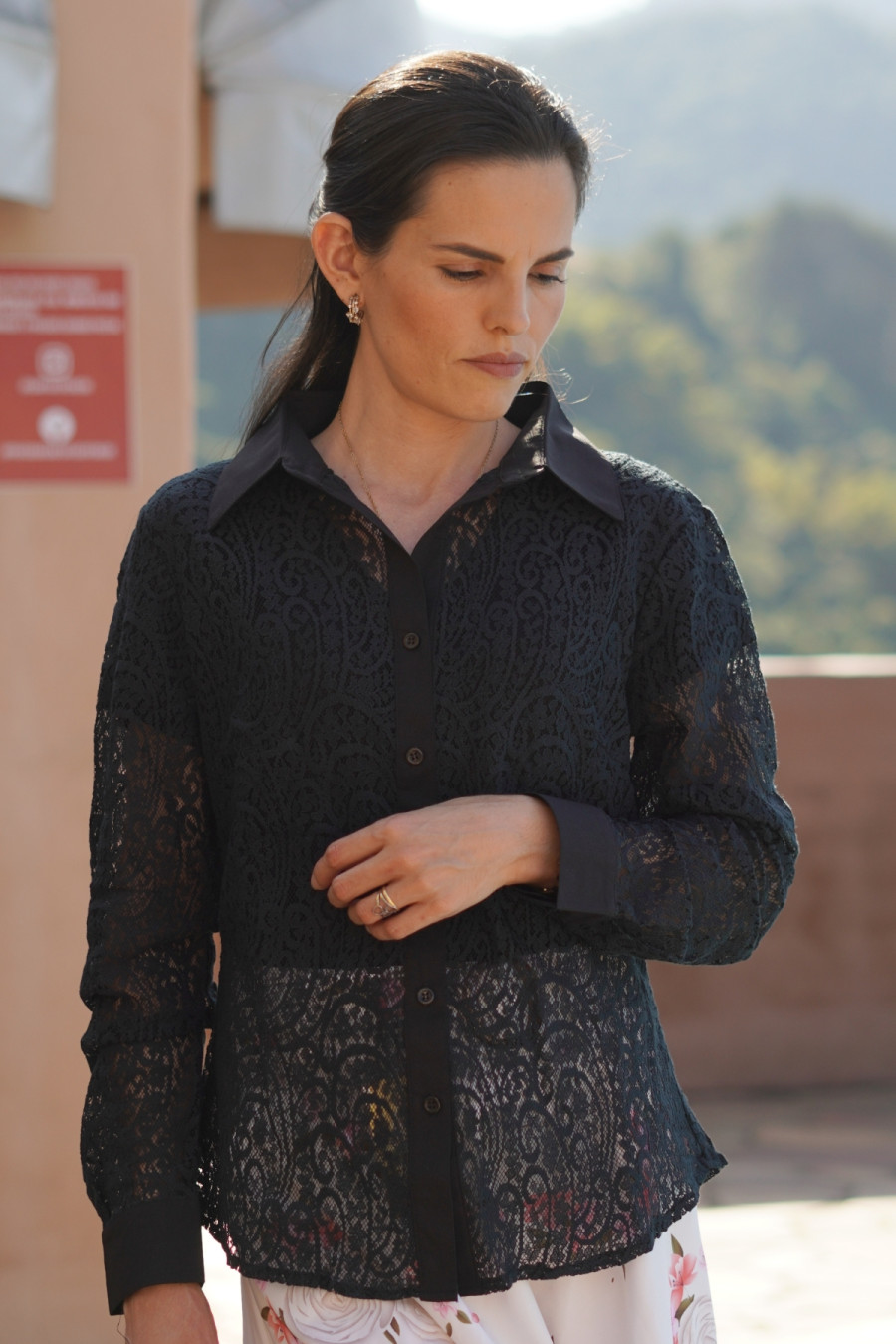 Blusa manga longa de renda preta