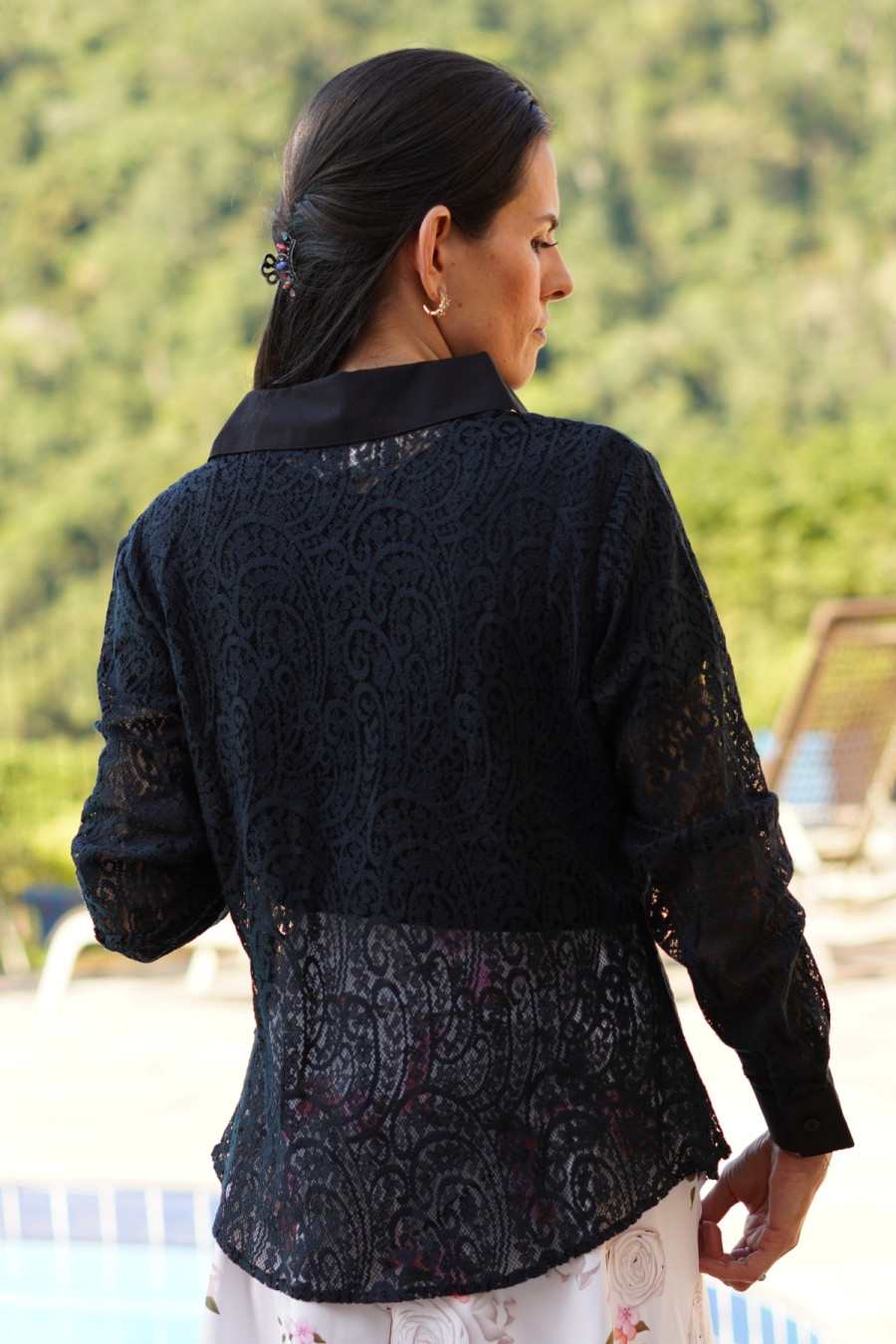 Blusa manga longa de renda preta