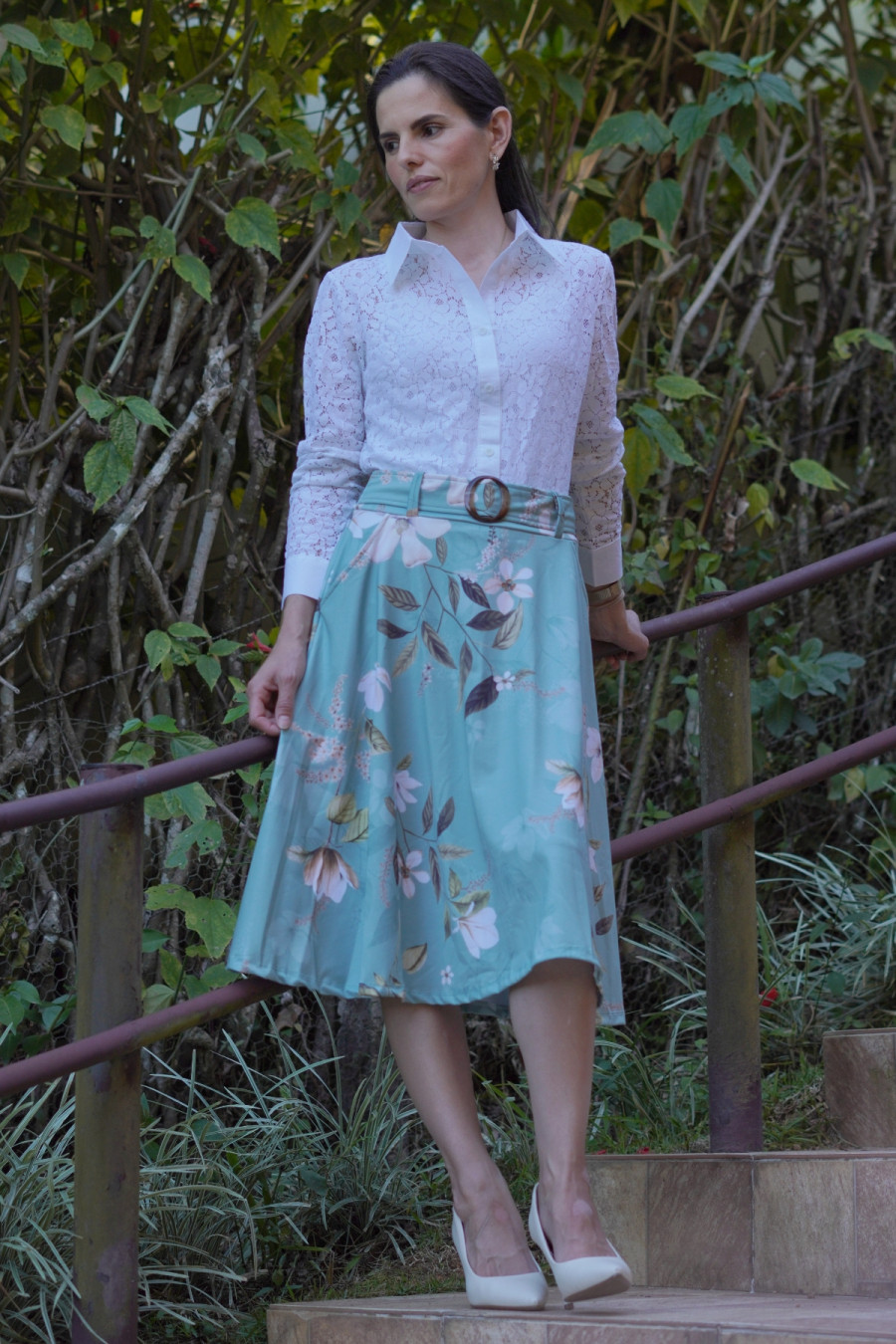Saia midi verde flores com bolsos