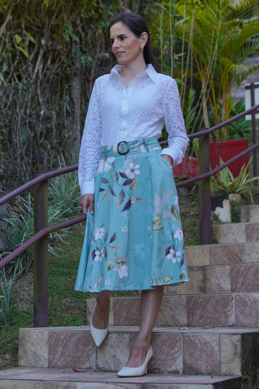 Saia midi verde flores com bolsos