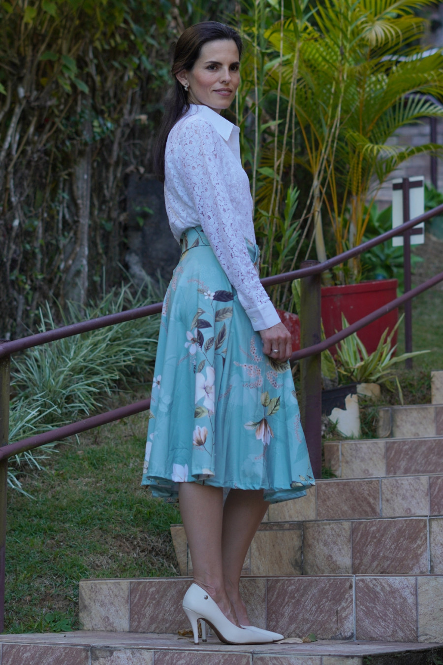 Saia midi verde flores com bolsos