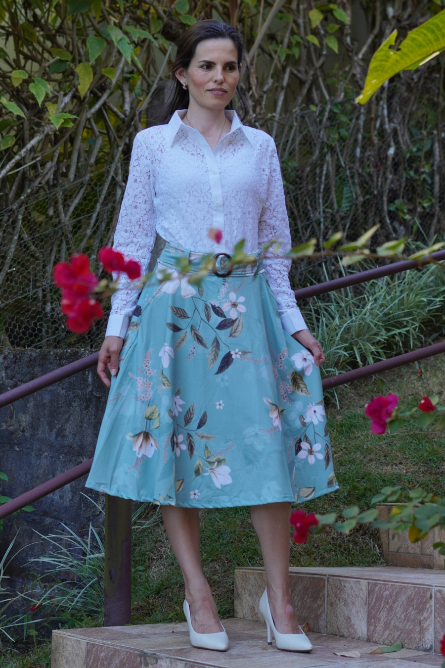 Saia midi verde flores com bolsos