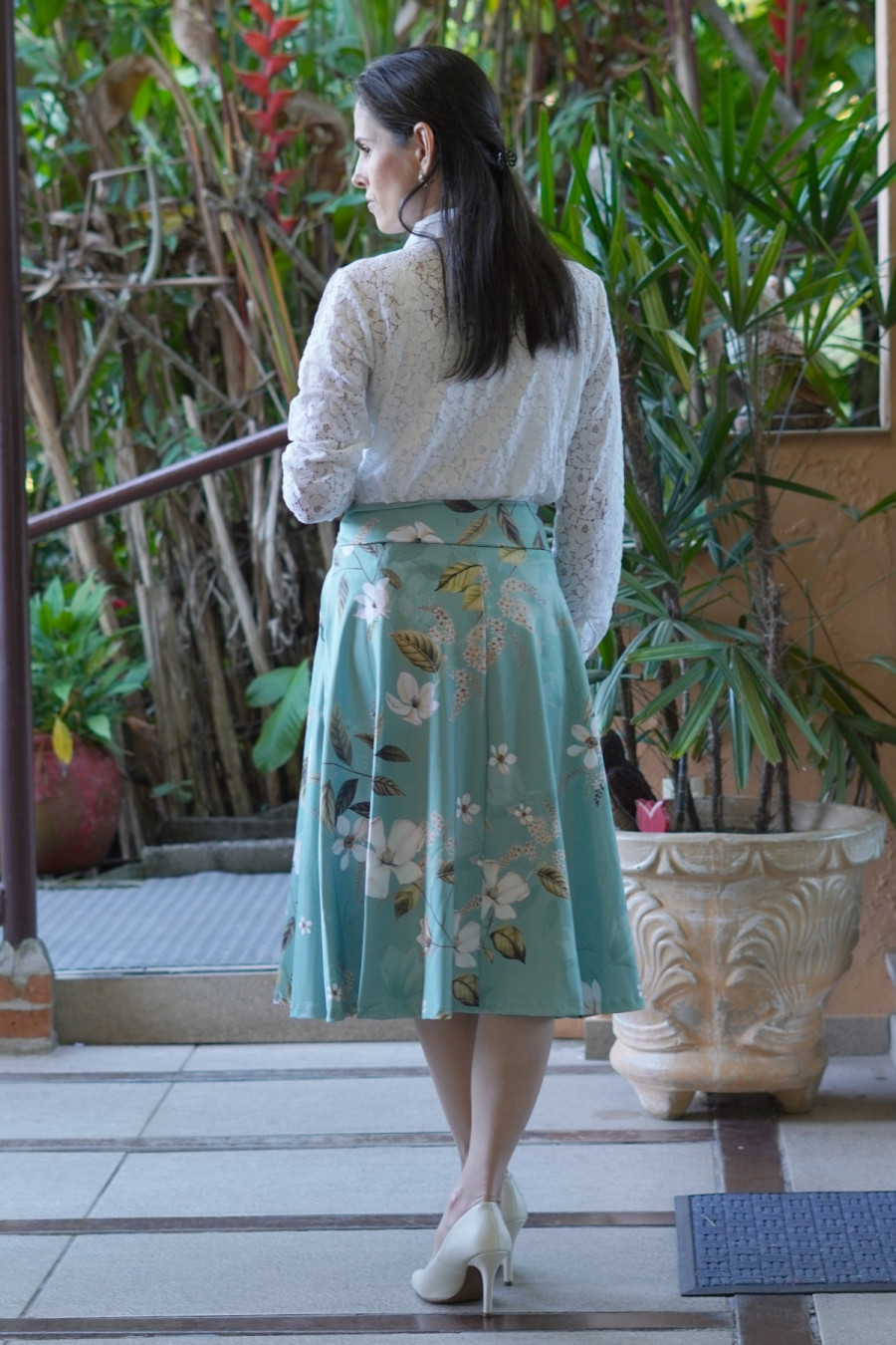 Saia midi verde flores com bolsos