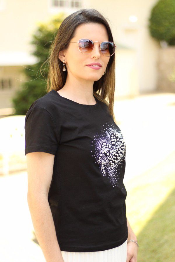 Blusa manga curta preta cora&ccedil;&atilde;o