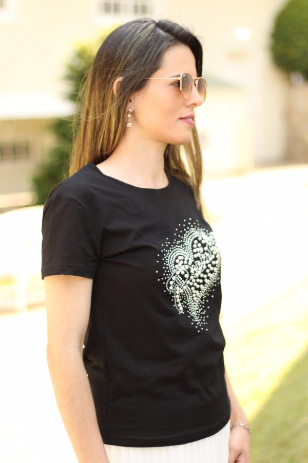 Blusa manga curta preta cora&ccedil;&atilde;o