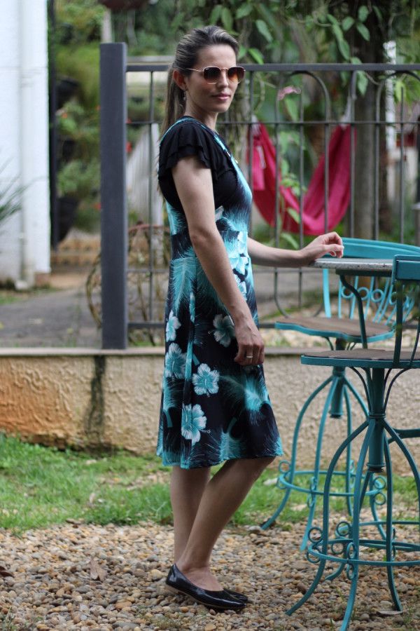Jardineira evas&ecirc; preta folhagem