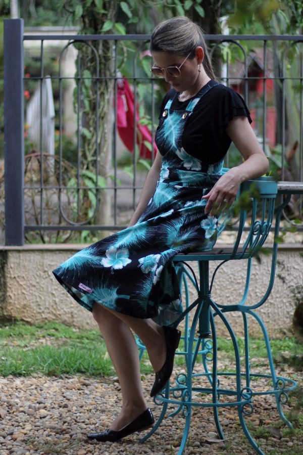 Jardineira evas&ecirc; preta folhagem