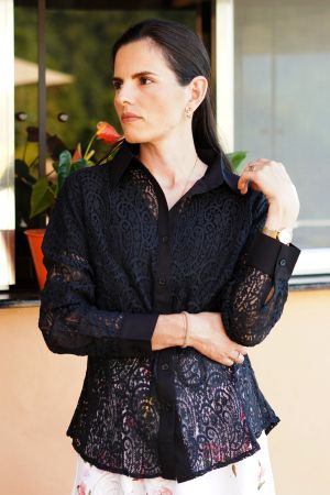 Blusa manga longa de renda preta