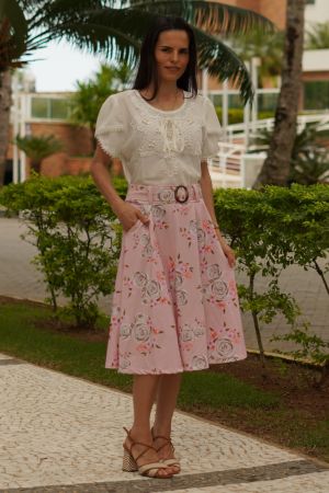 Saia midi rosa flores com bolsos