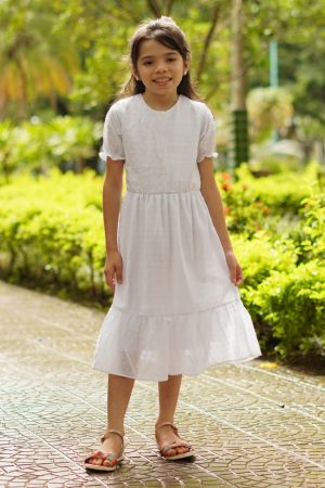 Vestido infantil midi branco pipoquinha